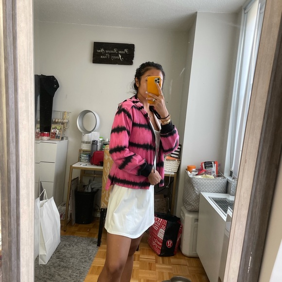 🎉 Alice + Olivia MARYJANE CROCHET TIE DYE HOODIE - Picture 5 of 5